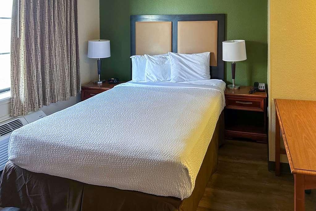 Suburban Studios Houston North I-45 Номер фото