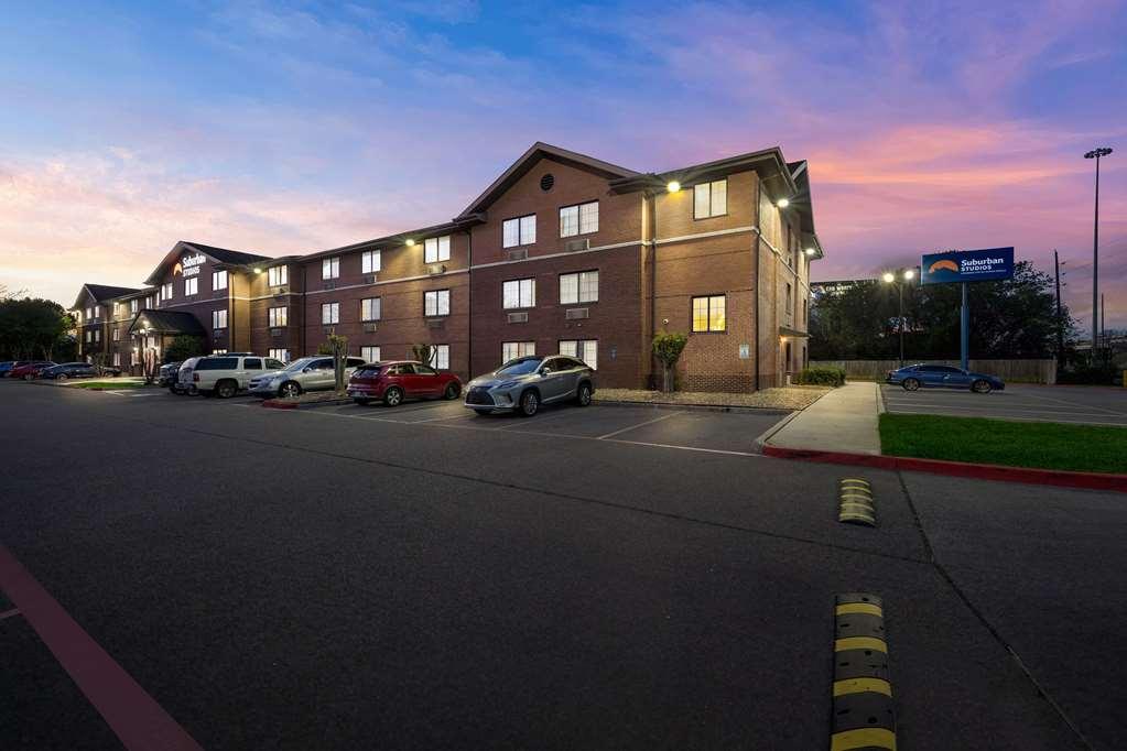 Suburban Studios Houston North I-45 Экстерьер фото