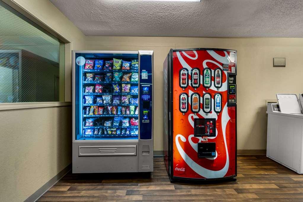 Suburban Studios Houston North I-45 Удобства фото
