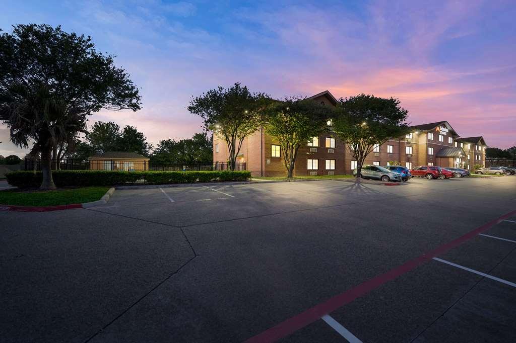 Suburban Studios Houston North I-45 Экстерьер фото