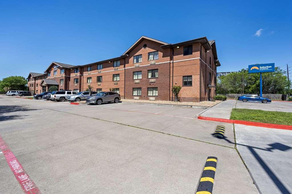 Suburban Studios Houston North I-45 Экстерьер фото