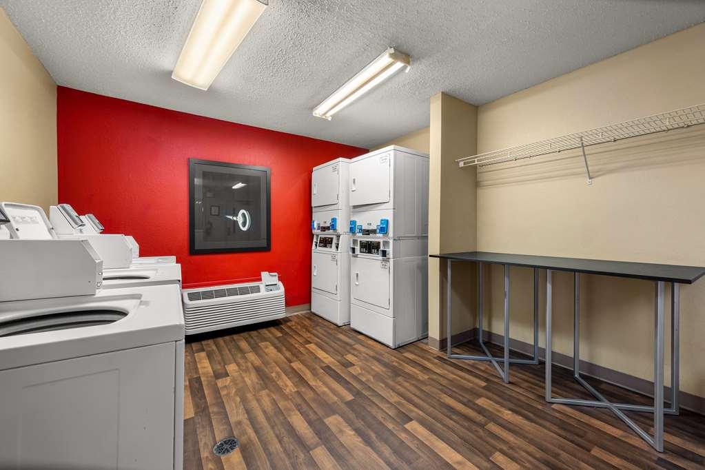 Suburban Studios Houston North I-45 Удобства фото