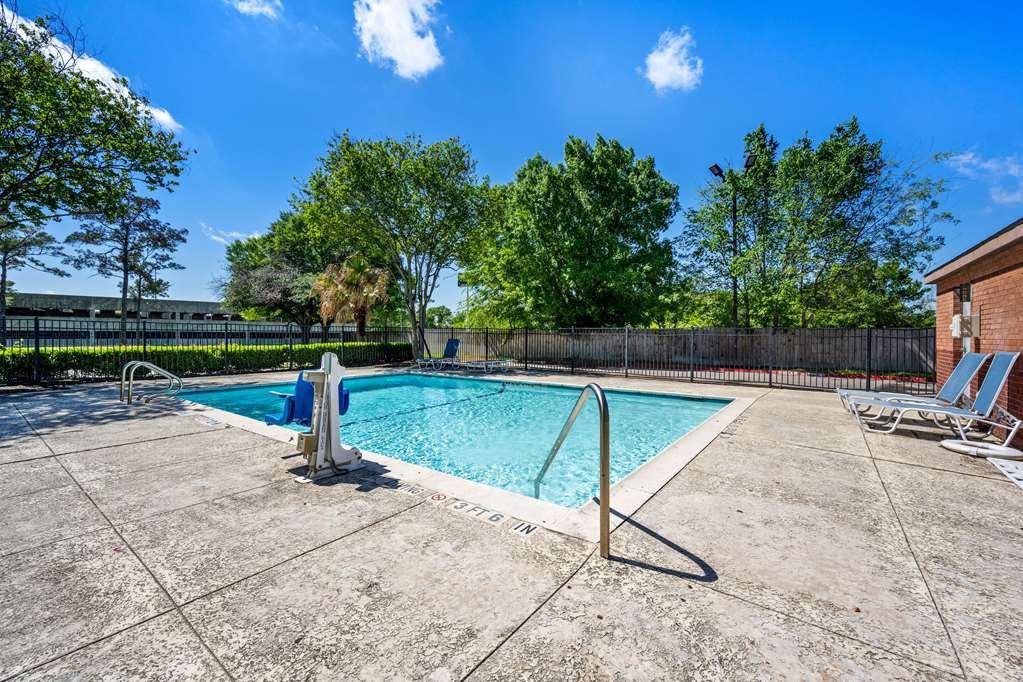 Suburban Studios Houston North I-45 Удобства фото