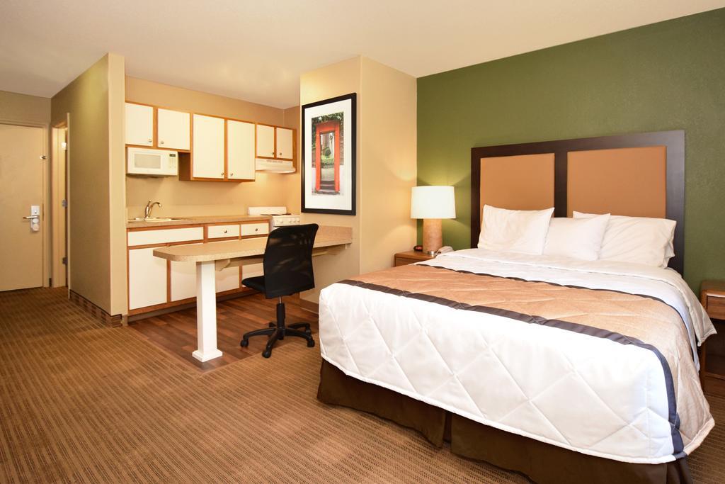 Suburban Studios Houston North I-45 Экстерьер фото
