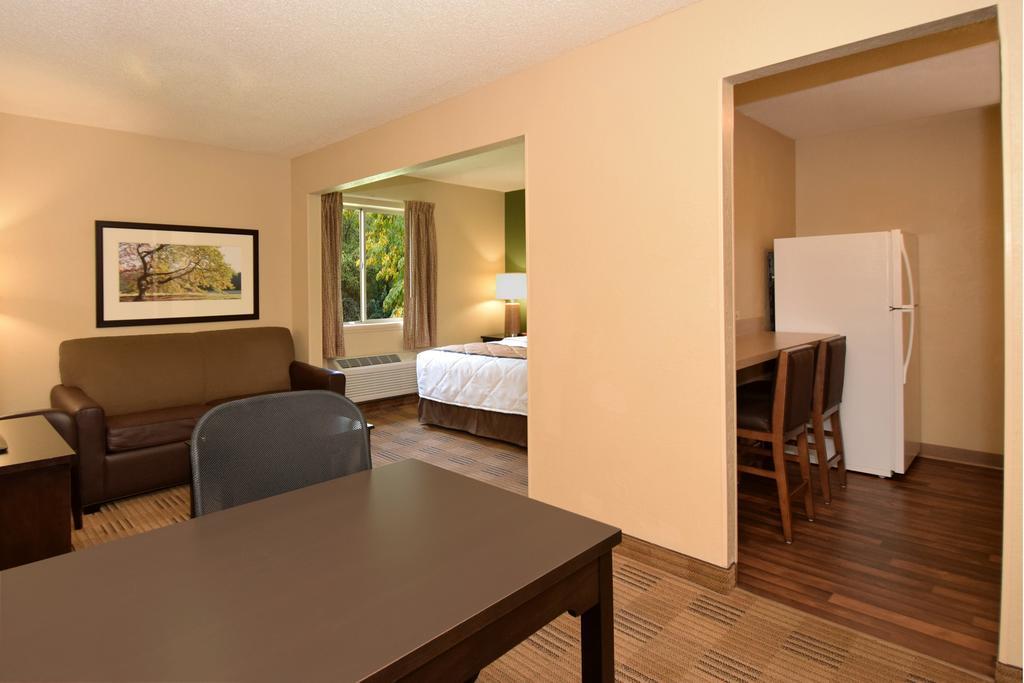 Suburban Studios Houston North I-45 Экстерьер фото